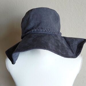 Gray, velvet hat